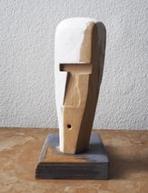 1987_Kopf auf Sockel, 11 x 25 x 15 cm, bemaltes Holz