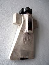 1990_Axt weiss hängend, 15x40x8 cm, Holz bemalt, Zink